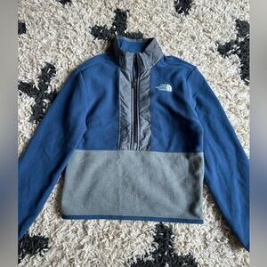 The North Face unisex fleece size small 7/8